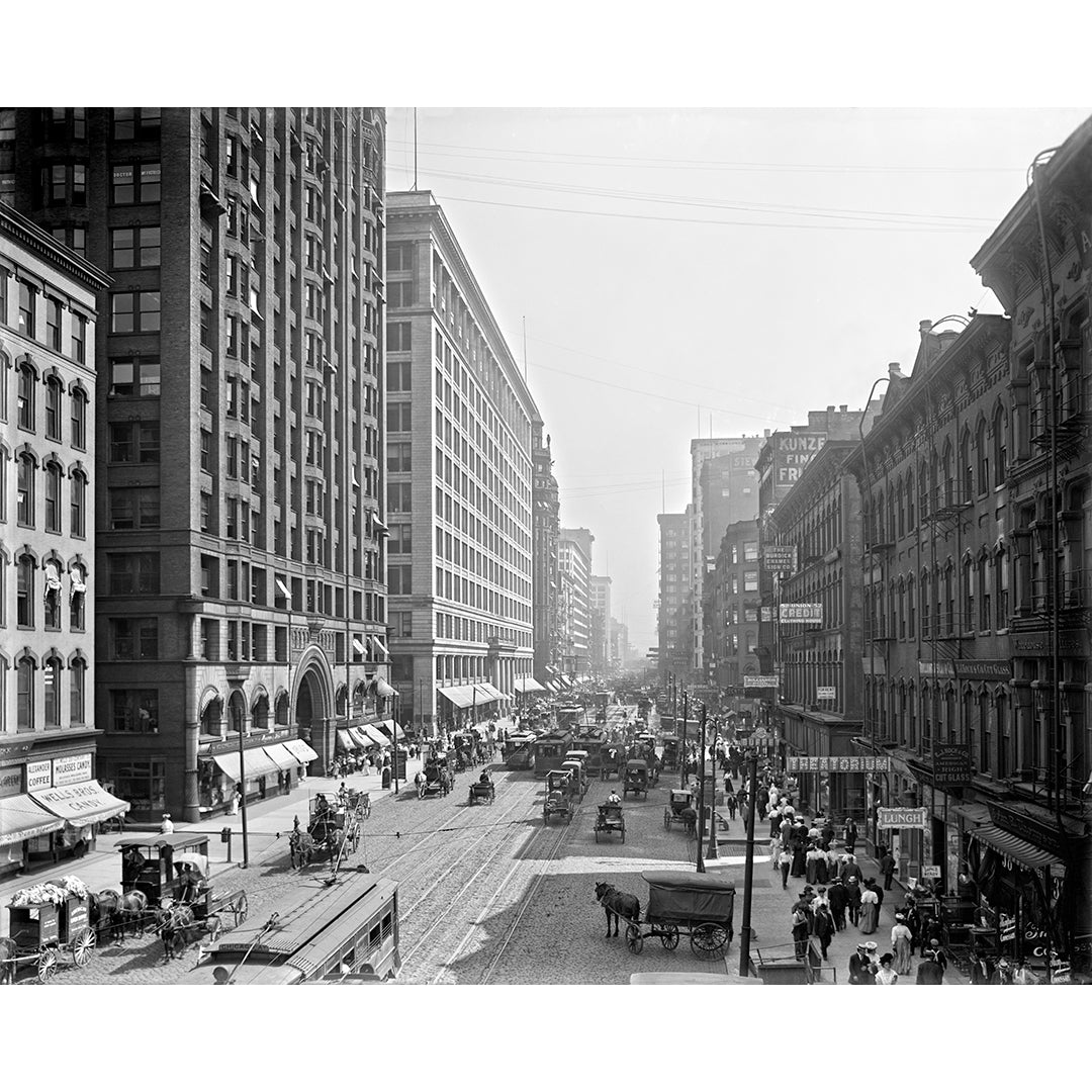 A vintage photograph of State Street in Chicago, as viewed from Lake Street