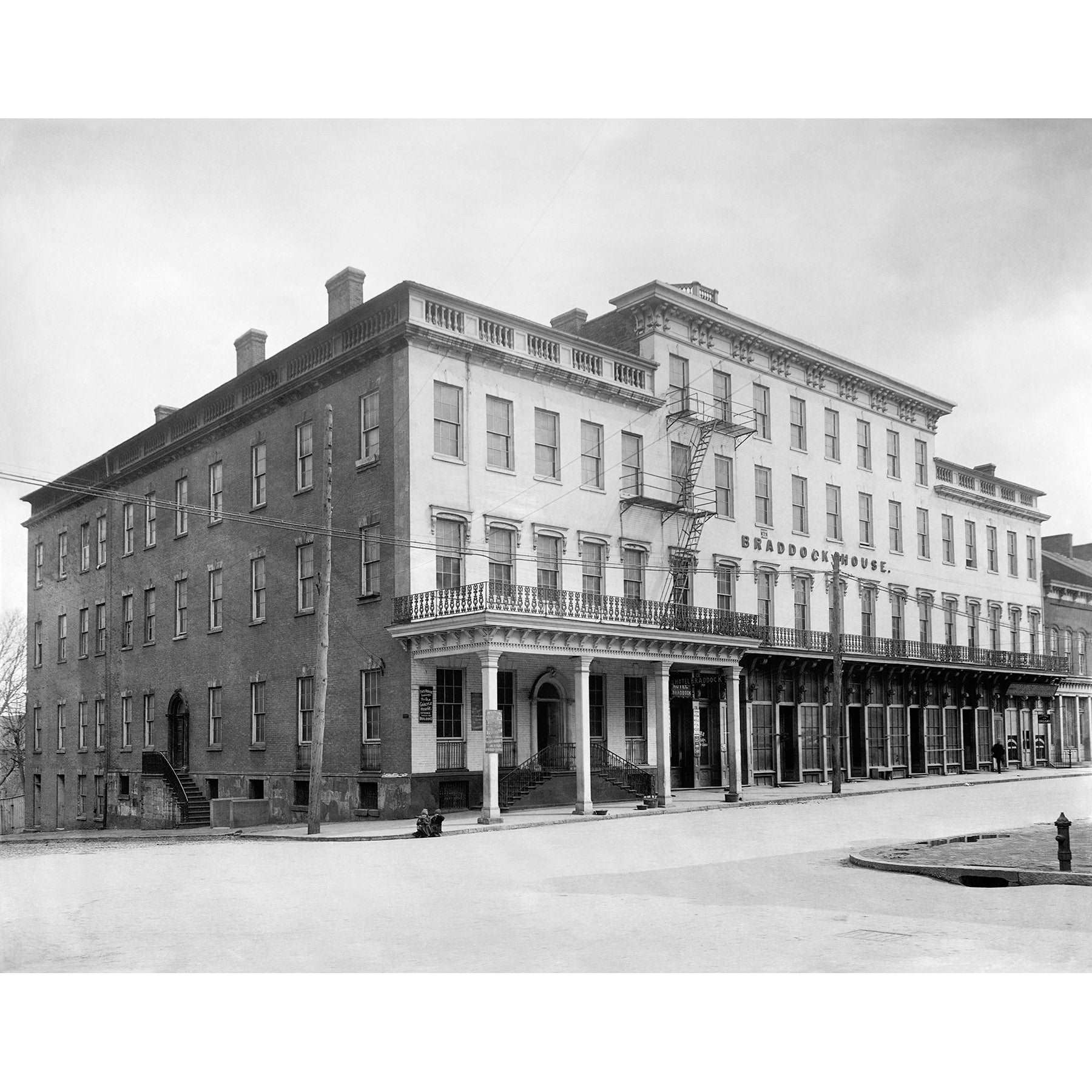 A black and white, vintage photograph of Alexandria's Braddock House
