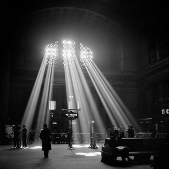 A black and white vintage photograph of the waiting room in Chicago's Union Station