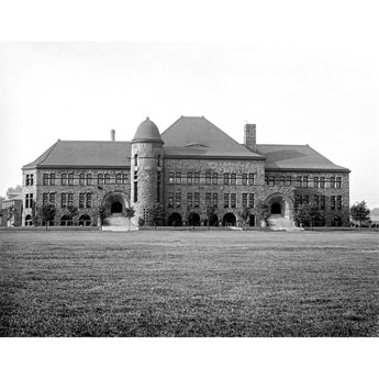 A vintage photograph of Pillsbury Hall at the Univerity of Minnesota